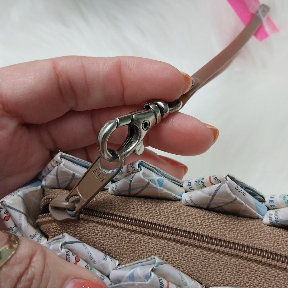 3413 Small Ecoiat Wristlet Purse Made From Folded Maps - Picture 4 of 5